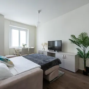 We - Santa Sofia House, Duomo Apartment